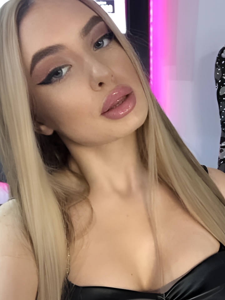 Рената привлекательная девушка из Большой камень цена от 3000 руб