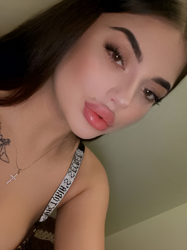 Рената привлекательная девушка из Большой камень цена от 2500 руб