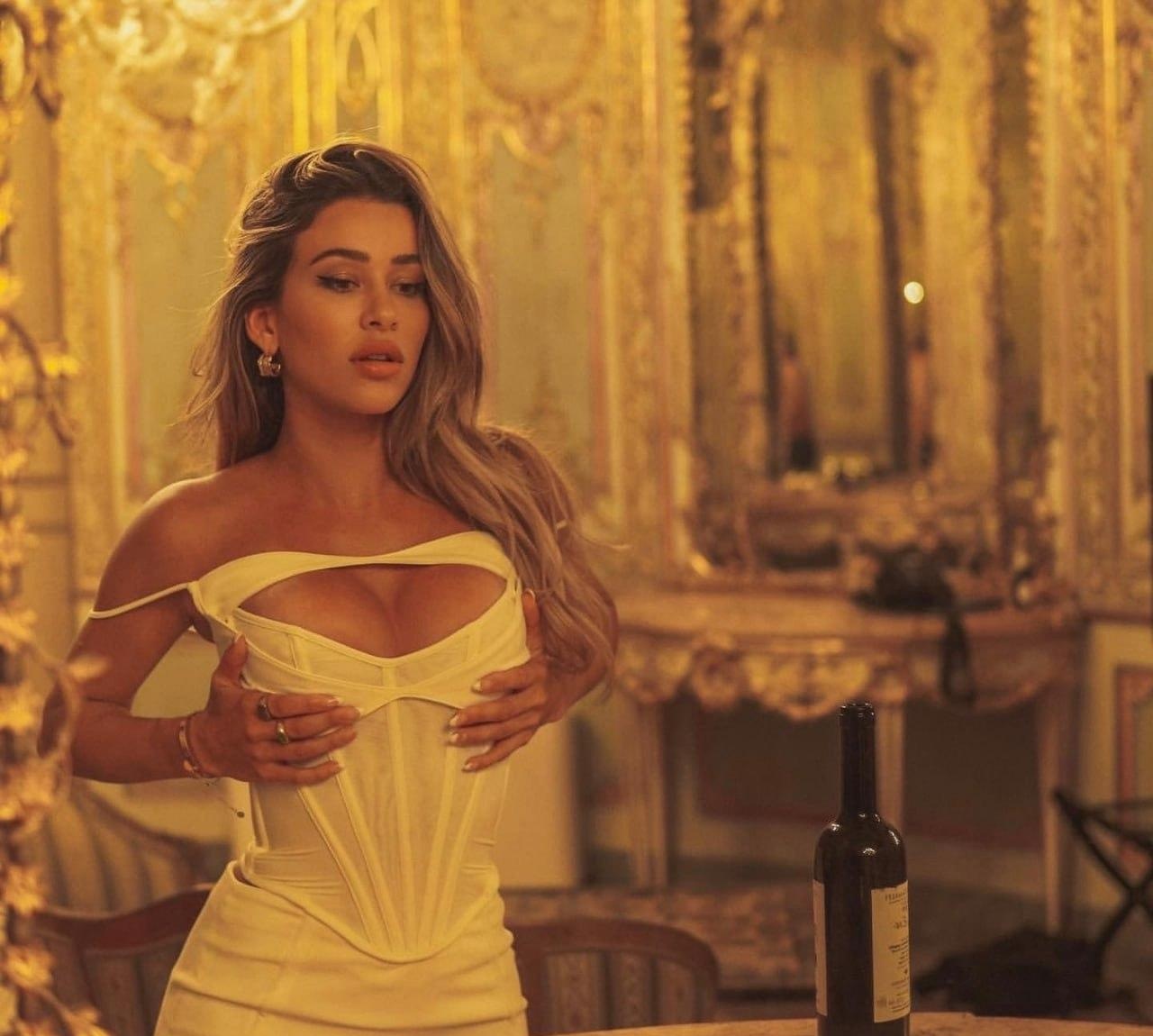 Тася привлекательная девушка из Большой камень цена от 4000 руб