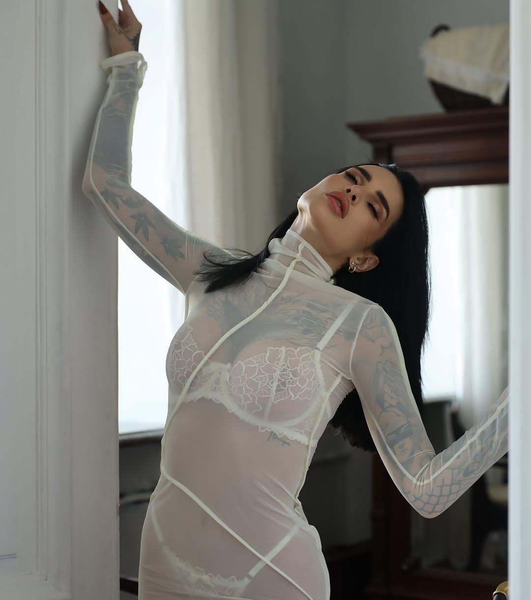 Ева привлекательная девушка из Большой камень цена от 10000 руб