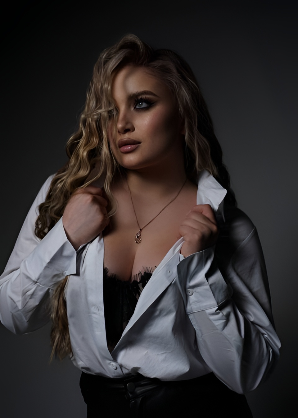 Алиса привлекательная девушка из Большой камень цена от 6000 руб