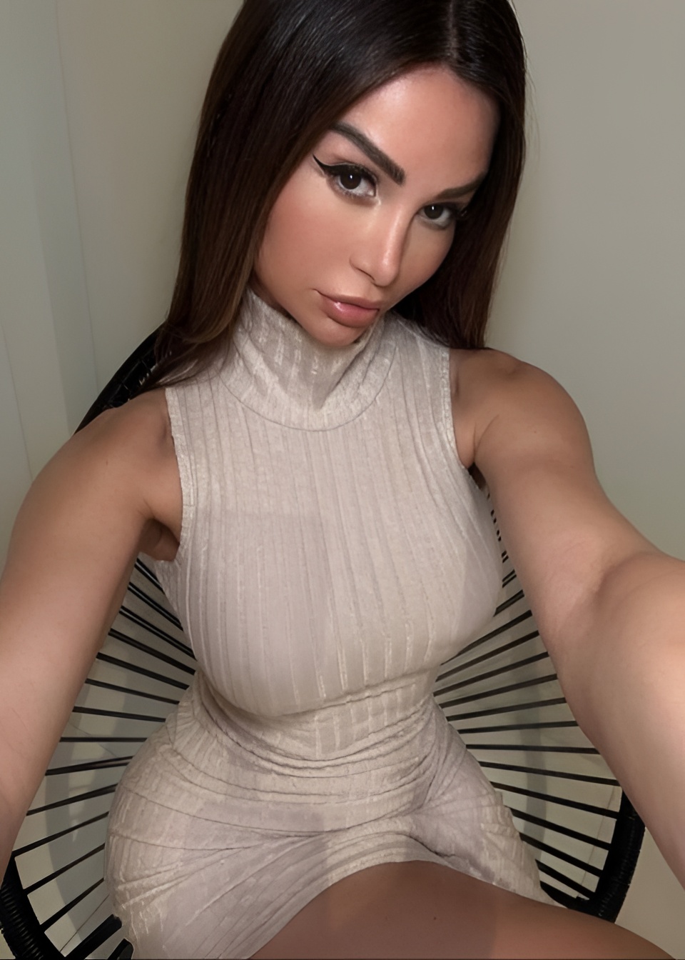 Дина привлекательная девушка из Большой камень цена от 8000 руб